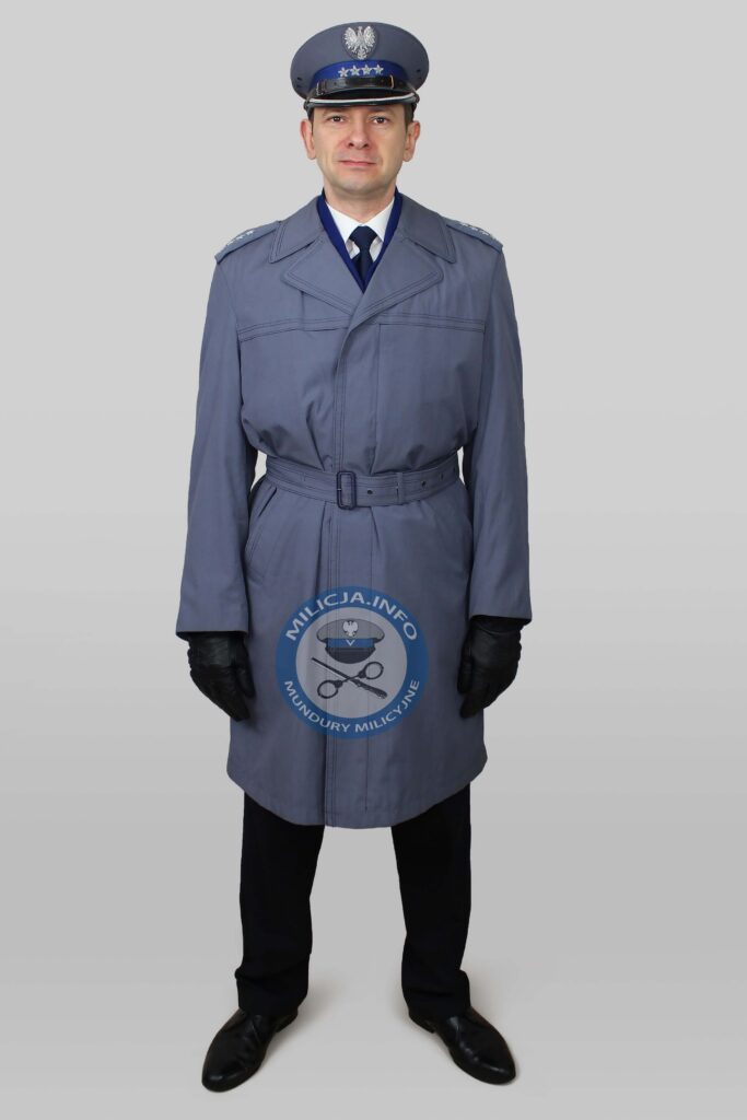 Kapitan MO w pÅ‚aszczu letnim â€“ 1975â€“1990.