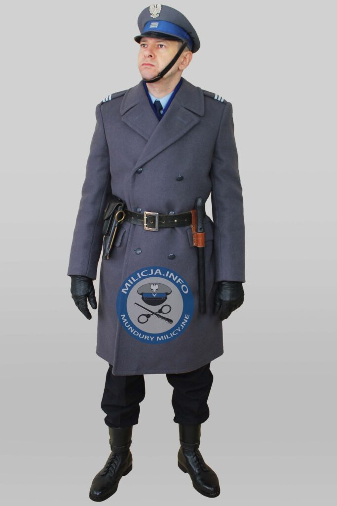 Milicjant w pÅ‚aszczu sukiennym i czapce garnizonowej â€“ Marzec 1968 r.