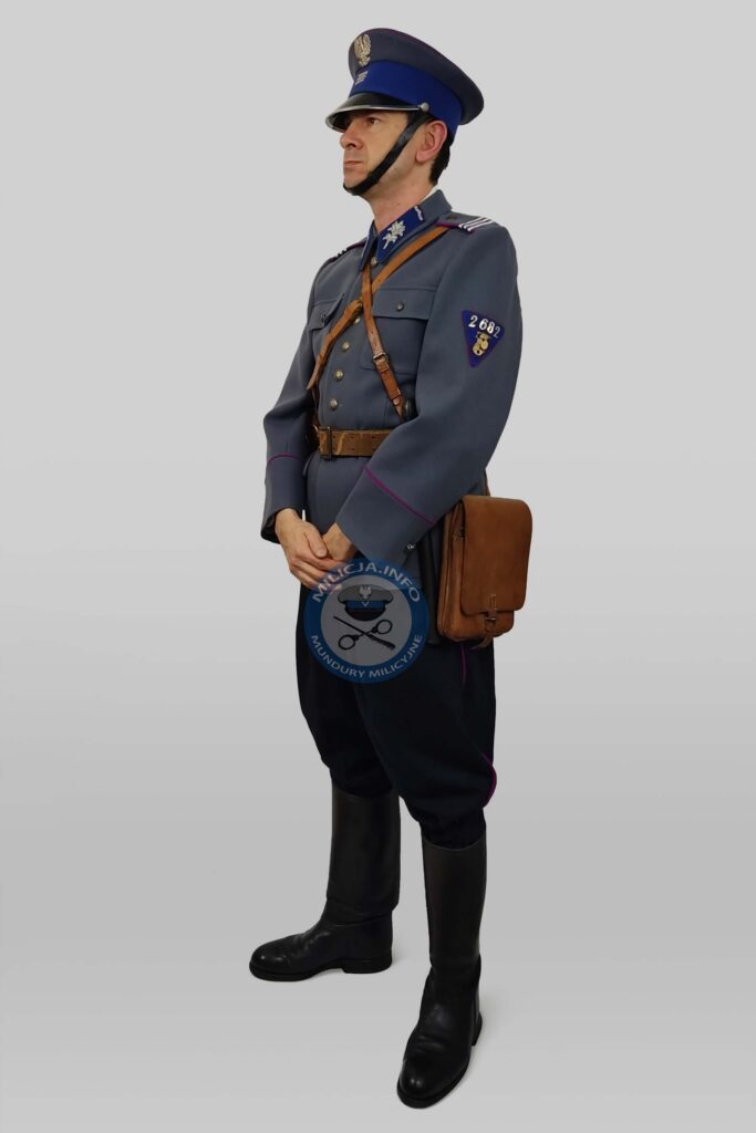 Funkcjonariusz MO w mundurze sÅ‚uÅ¼bowym â€“ koniec lat 50.