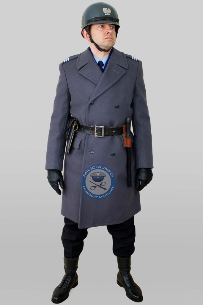 Funkcjonariusz ZOMO â€“ Marzec 1968 r. â€“ paÅ‚ka, heÅ‚m, pistolet TT.