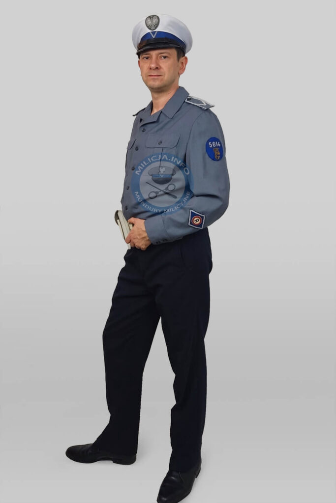 Milicyjna drogÃ³wka â€“ sierÅ¼ant w bluzie letniej, biaÅ‚e oporzÄ…dzenie â€“ ok. 1975â€“1990.